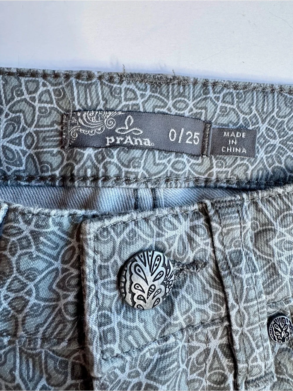 prAna Kara Cuffed Chino Silver Spain Organic Cotton Shorts Size 0